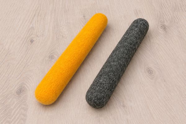Treusinn Hundespielzeug STABY aus 100% Wollfilz